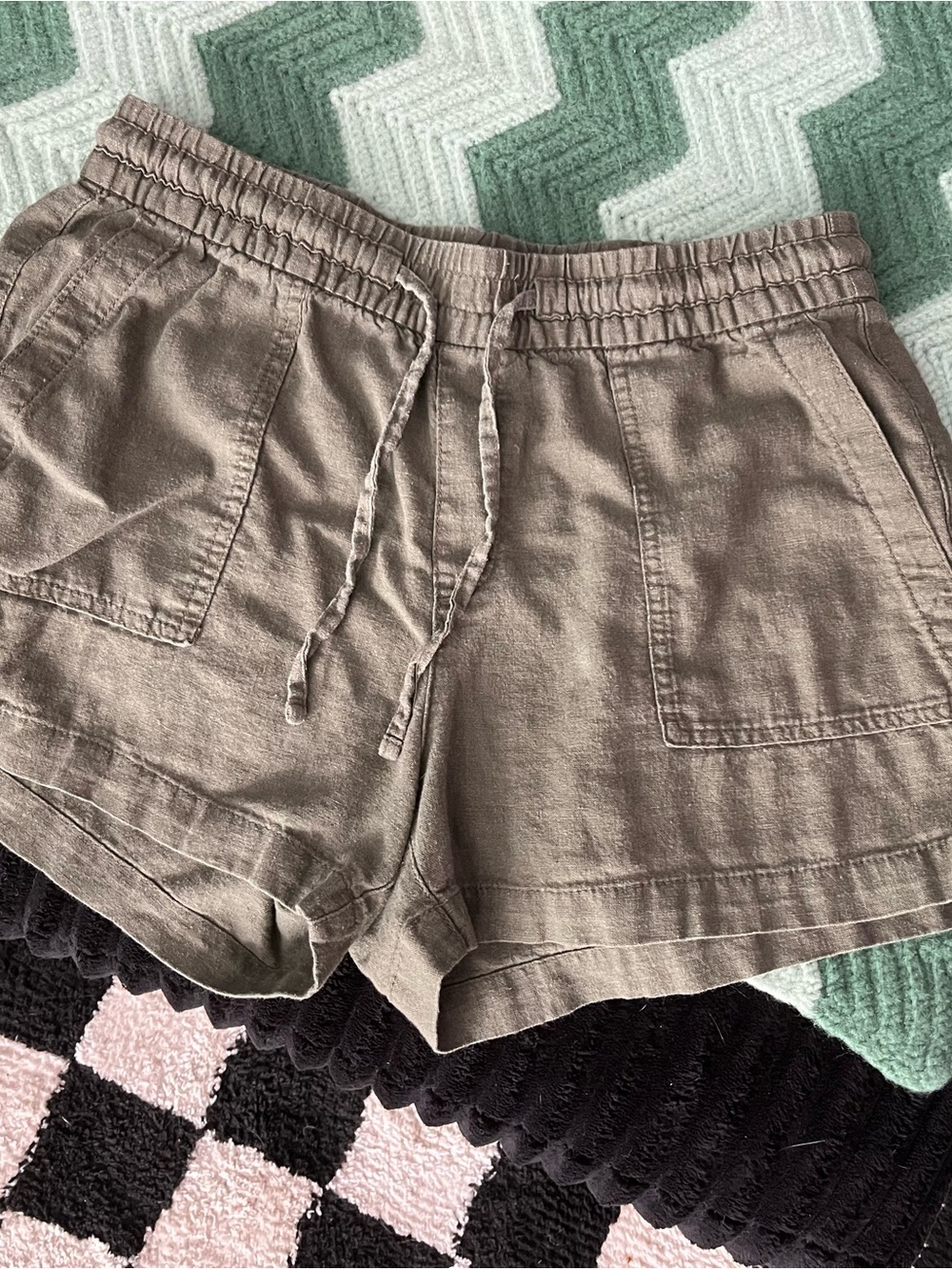 Old Navy High-Waist Drawstring Shorts in Taupe